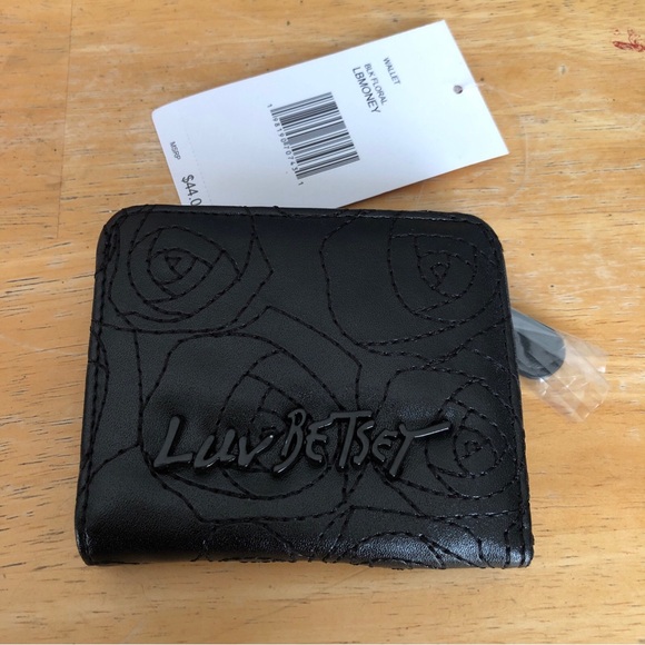 Betsey Johnson Luv Betsey Snap Card Wallet Black Tonal Stitched Rose Pattern NWT - Picture 3 of 16